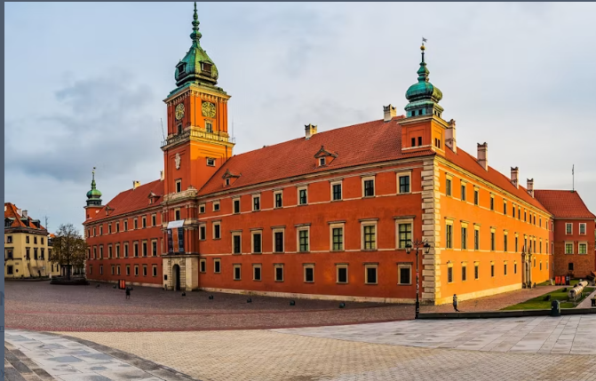 Warsaw in a nutshell private walking tour